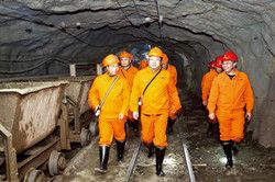 周先旺到铜绿山铜铁矿井检查生产安全工作