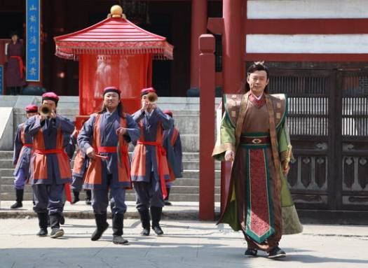 电视剧新圆月弯刀分集剧情介绍(1-30集)全集剧情