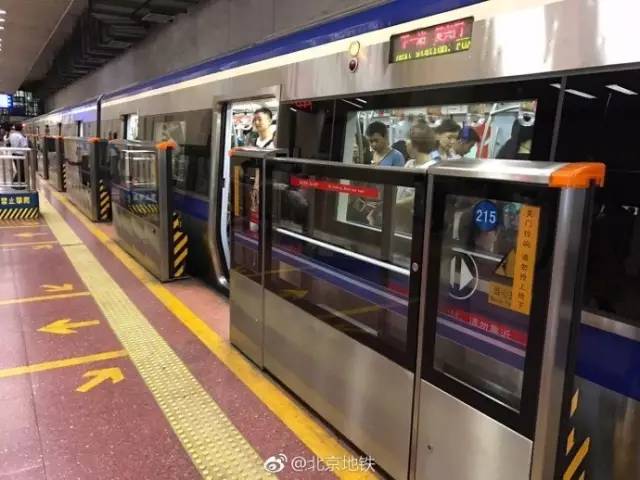 2017年7月8日首班车起北京地铁2号线安定门站,阜成门站站台门试运行
