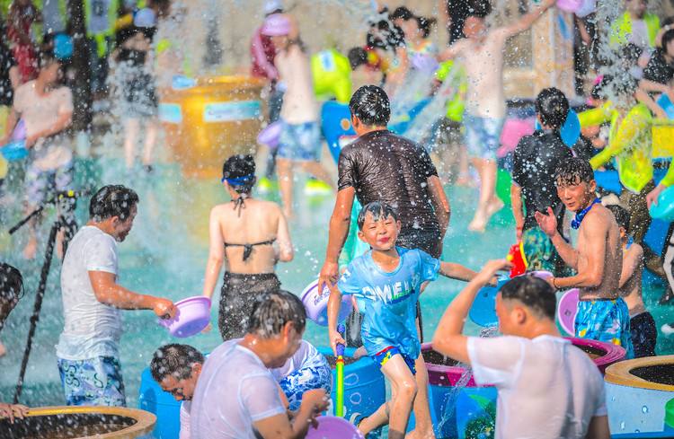 2019武汉锦里沟景区夏季活动 电音泼水节